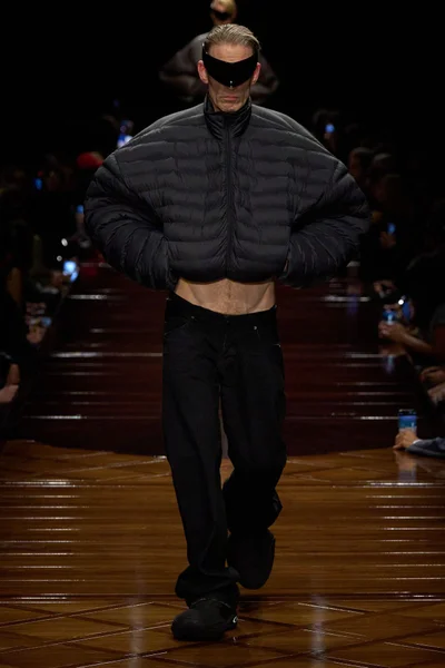 Look 18
